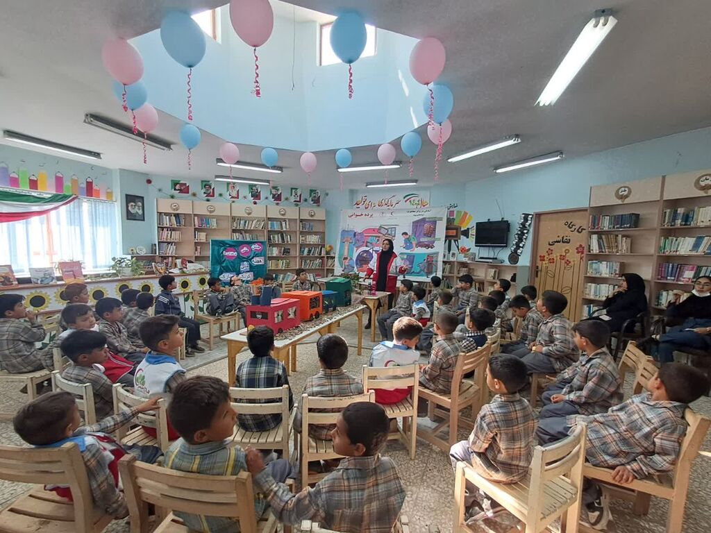 ۴۰ دانشآموز کلاس اول و دومی در جشن نوخوانها مهمان کانون بیارجمند بودند