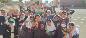 فعالیت خلاقانه مرکز ایوانکی در هفته ملی کودک؛ نقاشی بر سنگ‌ها با شعار «من زمین را دوست دارم»
