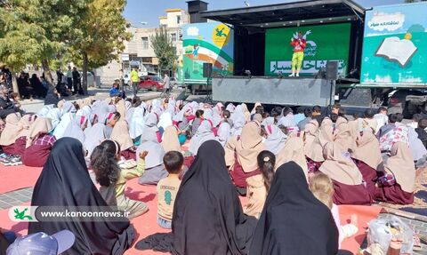 نمایش عروسکی «قهرمان آکواریوم» در ۷ شهرستان زنجان با تماشاخانه سیار به روایت تصویر
