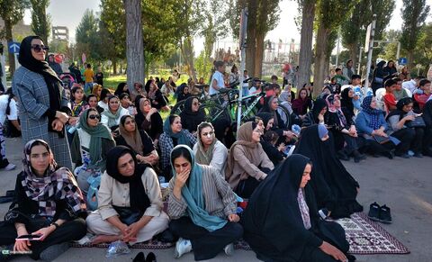 ( نمایش عروسکی «قهرمان آکواریوم» در ۷ شهرستان زنجان با تماشاخانه سیار به روایت تصویر