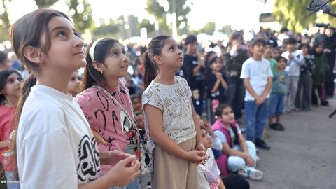 ( نمایش عروسکی «قهرمان آکواریوم» در ۷ شهرستان زنجان با تماشاخانه سیار به روایت تصویر