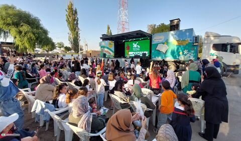 ( نمایش عروسکی «قهرمان آکواریوم» در ۷ شهرستان زنجان با تماشاخانه سیار به روایت تصویر