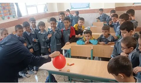 همکاران مرکز 4 در مدارس و گرامیداشت هفته ملی کودک 