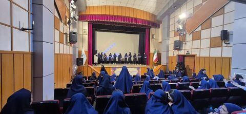 حضور دانش اموزان در مرکز مجتمع کانون کرج 