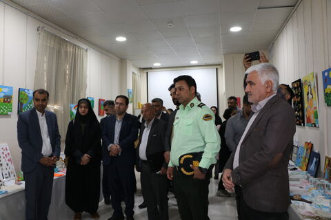 نشست «طرح نماد» و افتتاح نمایشگاه دست‌سازه‌های کودکان کار در شیراز برگزار شد