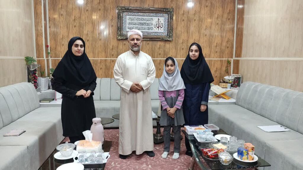دیدار اعضای مرکز پارسیان با امام جمعه اهل سنت  این شهرستان