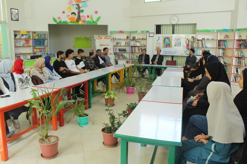 تجلیل از فرزندان ایثارگر در کانون تکاب به مناسبت هفته ملی کودک