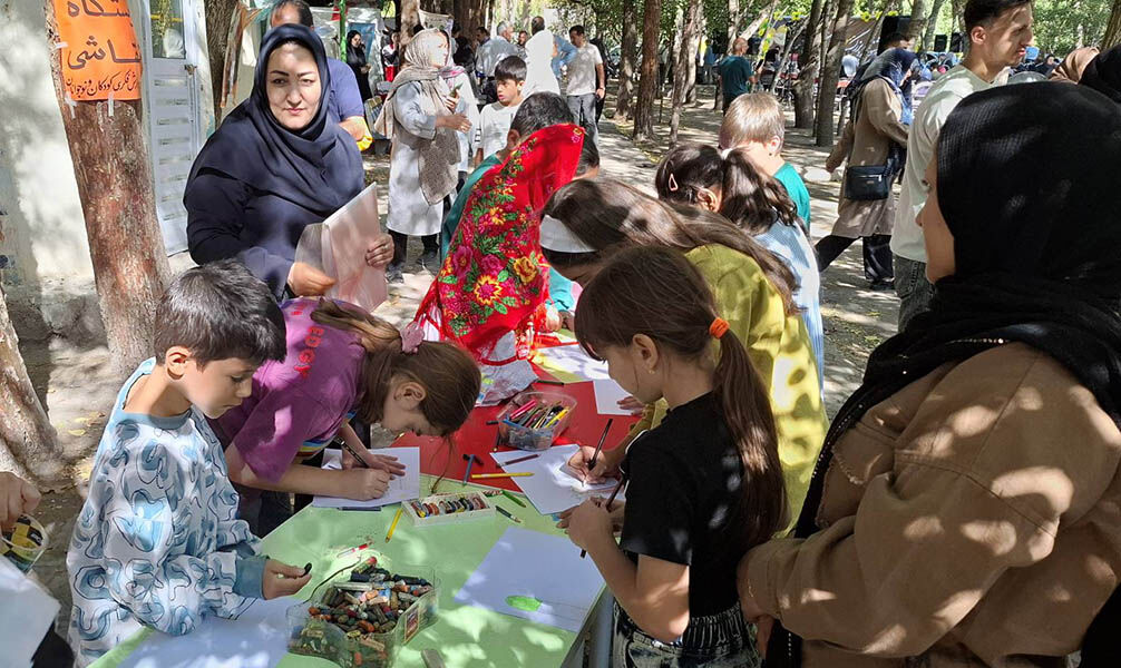 ایستگاه نقاشی مراکز کانون کوثر در ششمین جشنواره بزرگ هیوا برپا شد