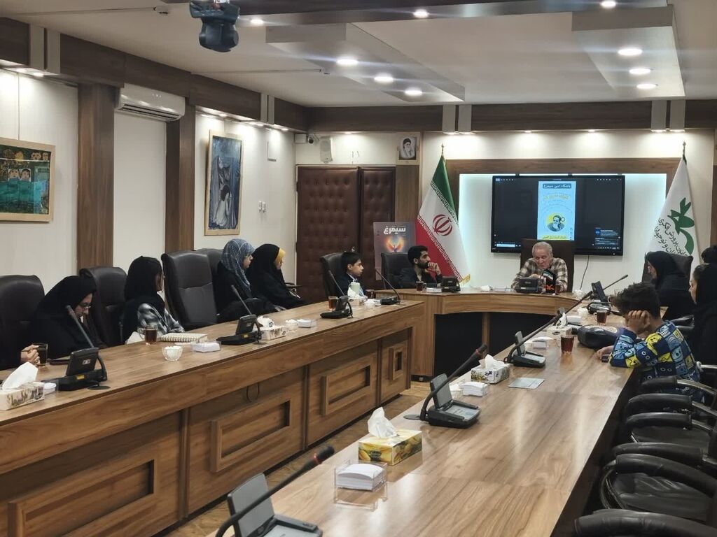 کارگاه «اصول شعر» با حضور اسماعیل امینی در کانون خراسان رضوی برگزار شد