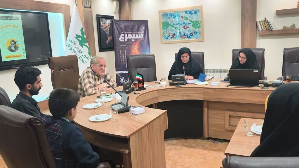 کارگاه «اصول شعر» با حضور اسماعیل امینی در کانون خراسان رضوی برگزار شد