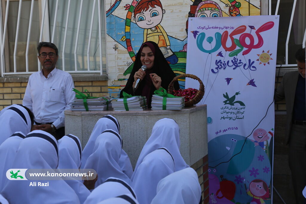 اهدای کتاب به دانشآموزان دبستان بایندر روستای بندرگاه