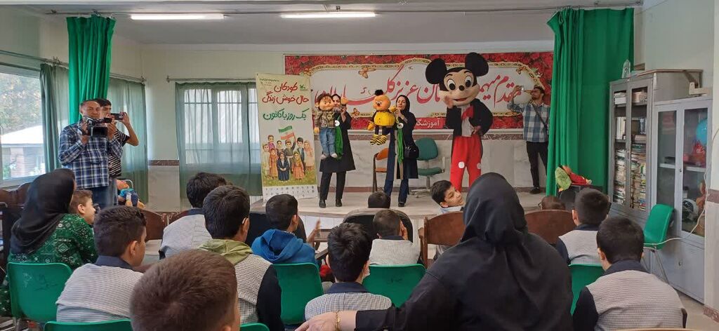 شادی در بیمارستان و مدارس نیازهای ویژه با کانون پرورش فکری همدان