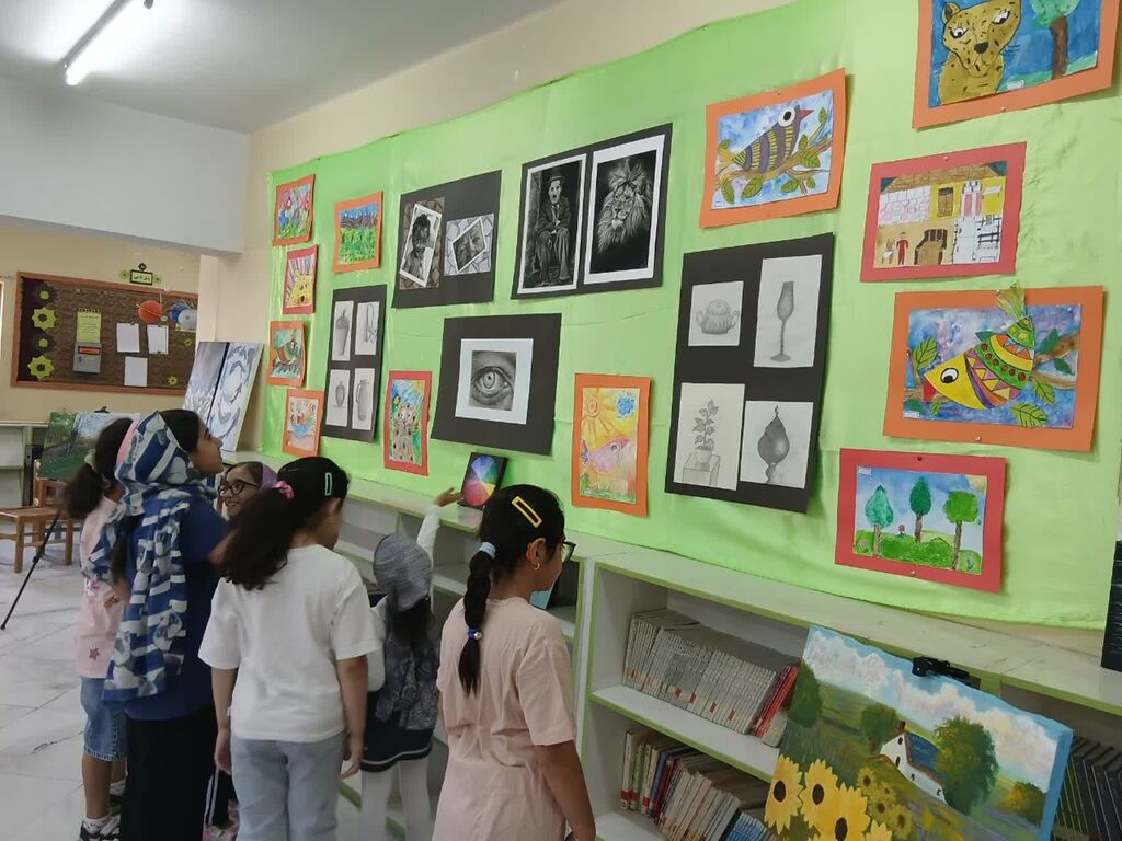 در مرکز شماره یک سمنان، نمایشگاه «جوانههای امید» با طنین سه روایت داستانی همراه شد