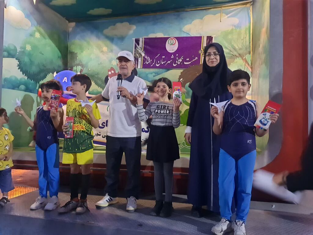 در گرمسار، کانون و دستگاه‌های عضو ستاد هفته کودک، اوریگامی صلح را به آسمان فرستادند