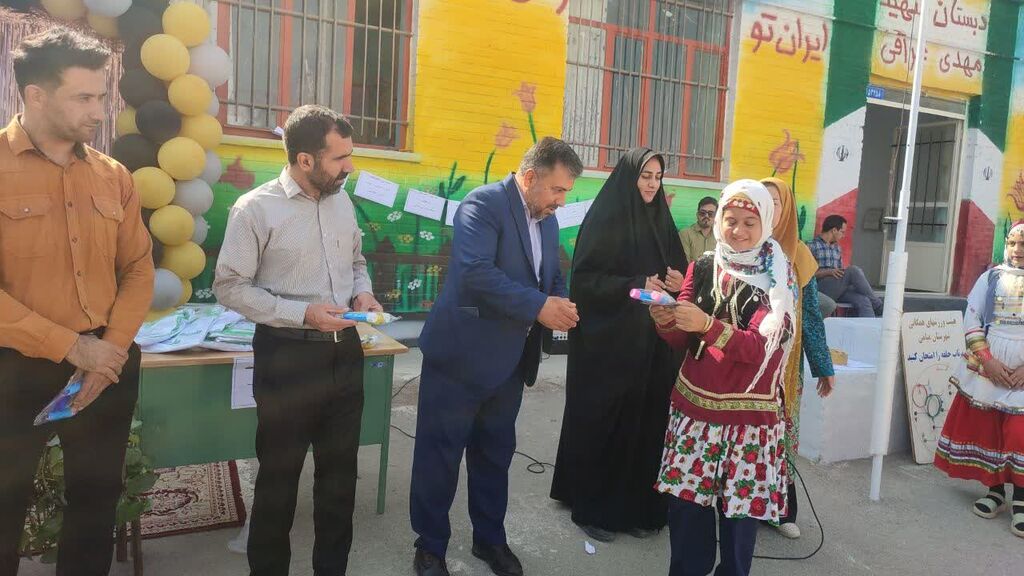 اجرای بازیهای بومی محلی با شعار «بازی، ورزش، شادی» در قالب پیک امید در میامی