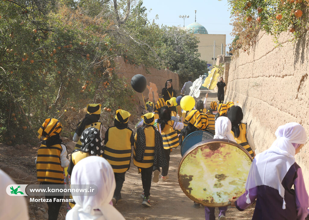 ویژهبرنامه فرهنگی علمی زنبوربانان کوچک در شهرستان تفت برگزار شد