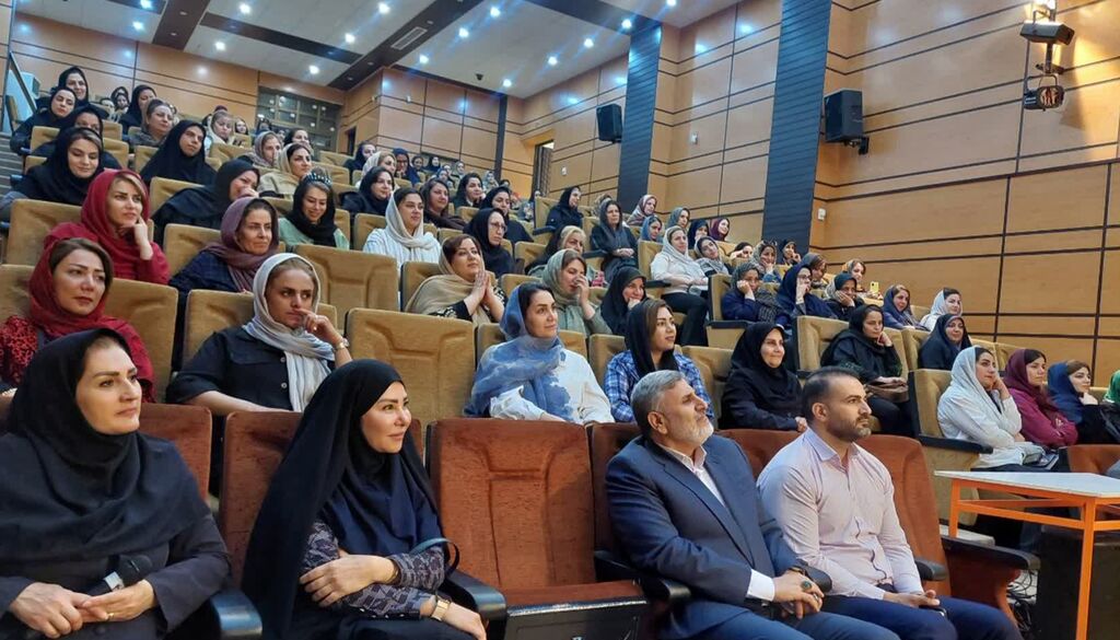 همایش تبیین حقوق کودک در مرکز شماره ۴ کانون کرمانشاه