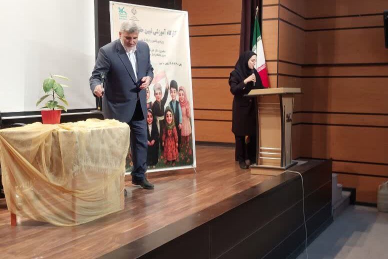 همایش تبیین حقوق کودک در مرکز شماره ۴ کانون کرمانشاه