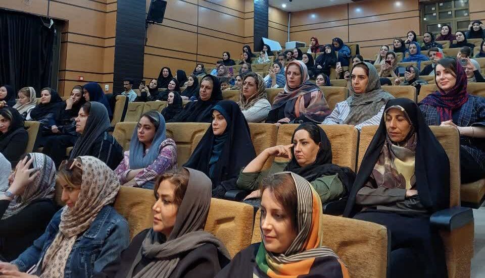 همایش تبیین حقوق کودک در مرکز شماره ۴ کانون کرمانشاه