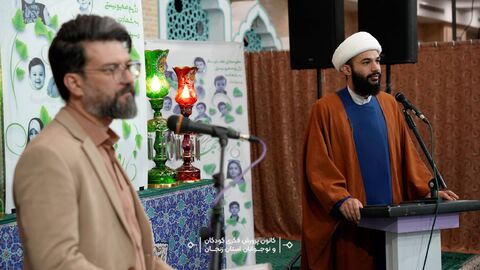 حضور مدیرکل کانون پرورش فکری زنجان در نماز جمعه هم‌زمان با هفته ملی کودک