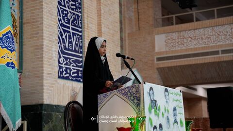 حضور مدیرکل کانون پرورش فکری زنجان در نماز جمعه هم‌زمان با هفته ملی کودک