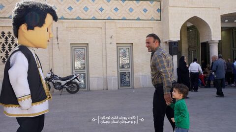 حضور مدیرکل کانون پرورش فکری زنجان در نماز جمعه هم‌زمان با هفته ملی کودک