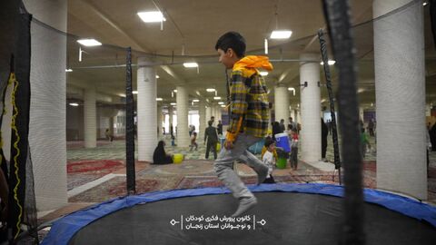 حضور مدیرکل کانون پرورش فکری زنجان در نماز جمعه هم‌زمان با هفته ملی کودک
