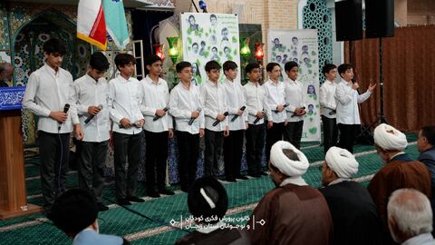 حضور مدیرکل کانون پرورش فکری زنجان در نماز جمعه هم‌زمان با هفته ملی کودک