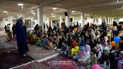 حضور مدیرکل کانون پرورش فکری زنجان در نماز جمعه هم‌زمان با هفته ملی کودک