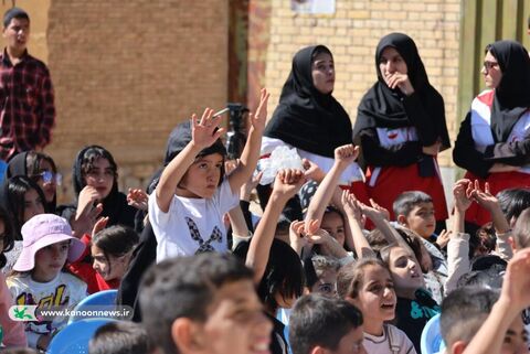 تماشاخانه‌ی سیار کانون در چهارمحال و بختیاری(1)