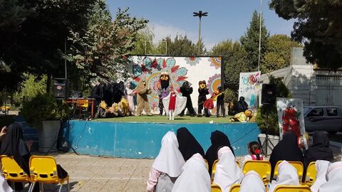 کرمانشاه. نوخوان‌ها در پارک معلم