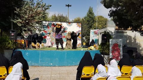 کرمانشاه. نوخوان‌ها در پارک معلم