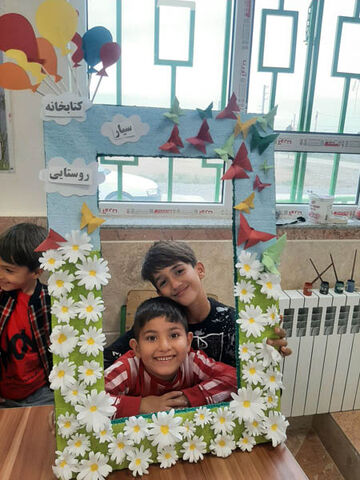 کودکان تکه‌چی و مرتضی‌کَندی پارس‌آباد، هفته ملی کودک را با کتابخانه سیار کانون جشن گرفتند