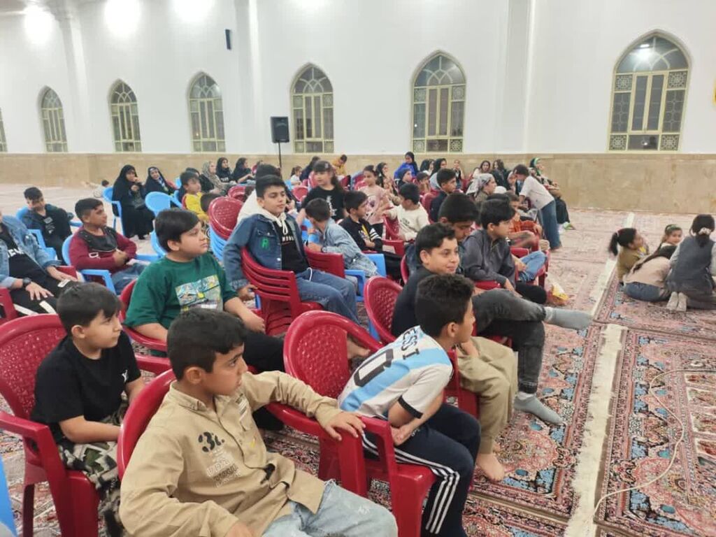 اکران فیلم بچه زرنگ به مناسبت هفته ملی کودک درمرکزصالح آباد