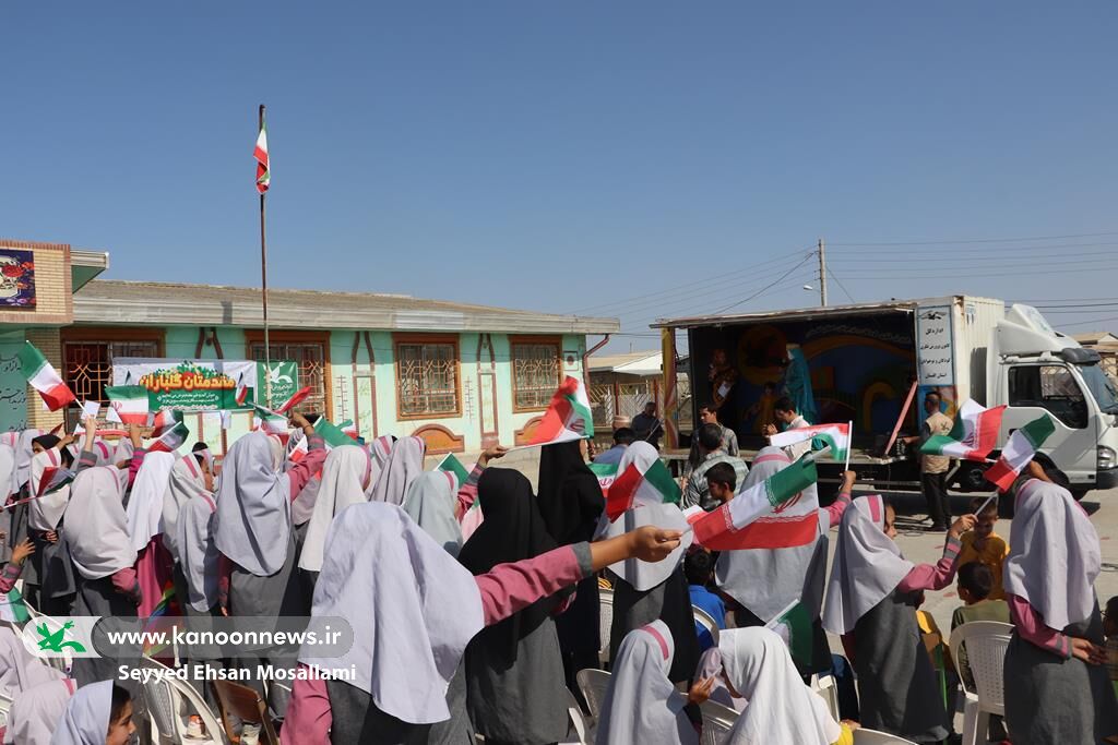 لبخند کودکان روستای «قلعه‌جیغ بزرگ»گمیشان با حضور پیک امید کانون گلستان