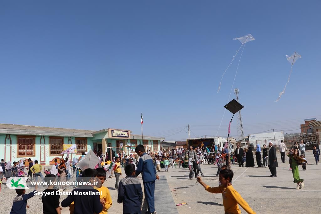 لبخند کودکان روستای «قلعه‌جیغ بزرگ»گمیشان با حضور پیک امید کانون گلستان