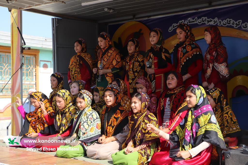 لبخند کودکان روستای «قلعه‌جیغ بزرگ»گمیشان با حضور پیک امید کانون گلستان