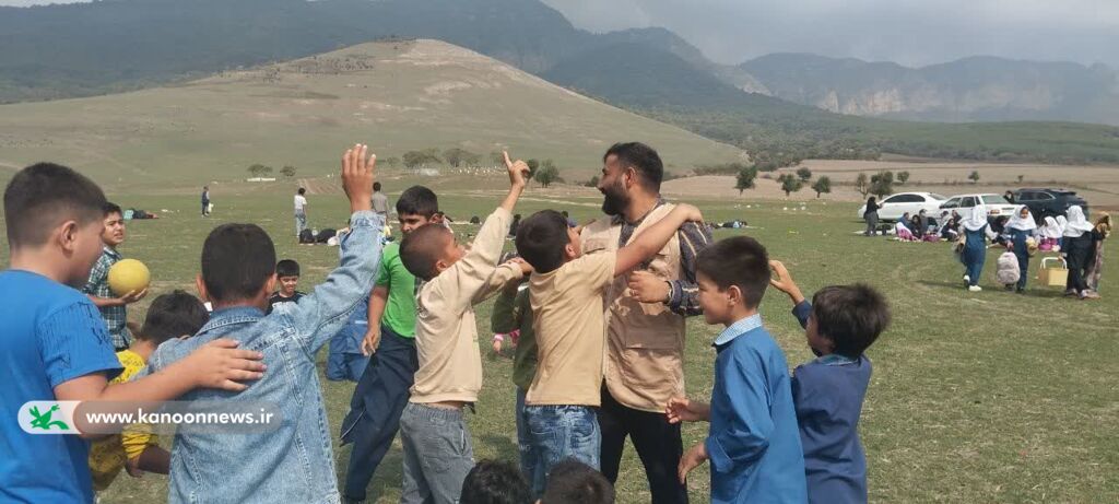 کودکان روستای آق‌قمیش گالیکش، هفته ملی کودک را جشن گرفتند
