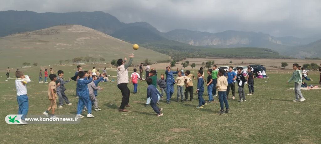 کودکان روستای آق‌قمیش گالیکش، هفته ملی کودک را جشن گرفتند