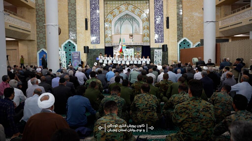 حضور مدیرکل کانون پرورش فکری زنجان در نماز جمعه همزمان با هفته ملی کودک
