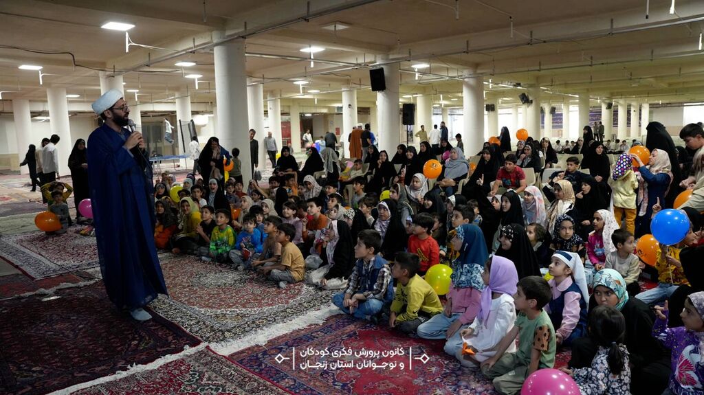حضور مدیرکل کانون پرورش فکری زنجان در نماز جمعه همزمان با هفته ملی کودک