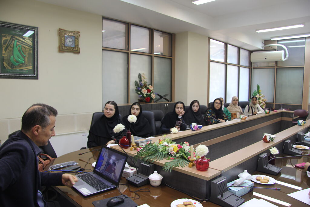 برگزاری نشستی علمی برای پرورش تخیل و اندیشه فضایی در میان نوجوانان