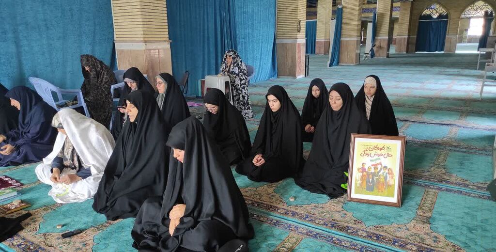 دیدار صمیمی کودکان و نوجوانان با نماینده ولی فقیه در استان