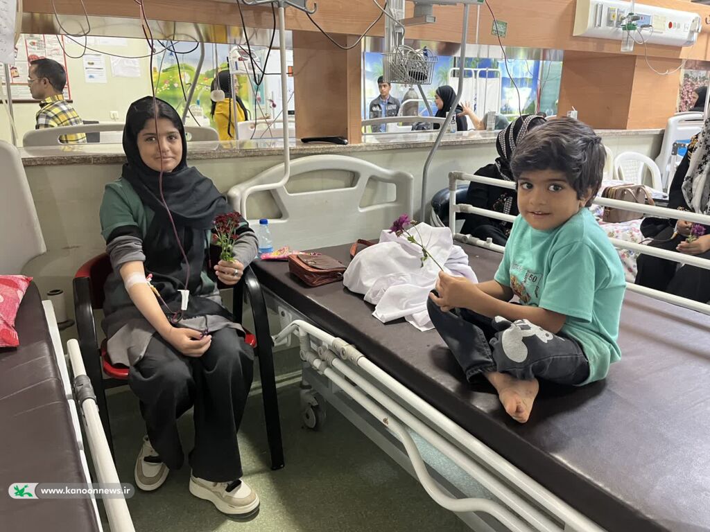 عیادت از کودکان بیمار؛ مهربانیِ مربیان و اعضای کانون سیستان و بلوچستان در هفته ملی کودک
