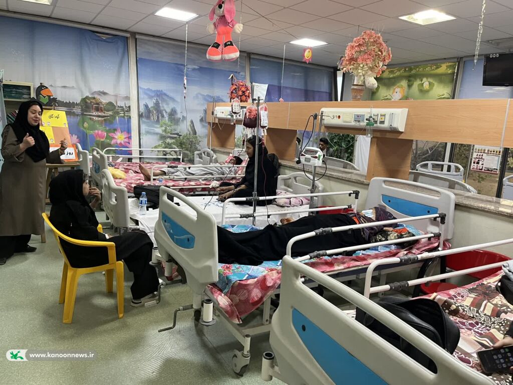 عیادت از کودکان بیمار؛ مهربانیِ مربیان و اعضای کانون سیستان و بلوچستان در هفته ملی کودک