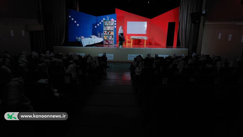نمایش «بچه‌زرنگ» به کارگردانی فرهاد ابوالفضلی روی صحنه رفت