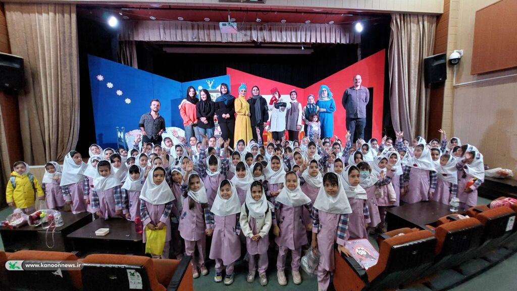 نمایش «بچه‌زرنگ» به کارگردانی فرهاد ابوالفضلی روی صحنه رفت