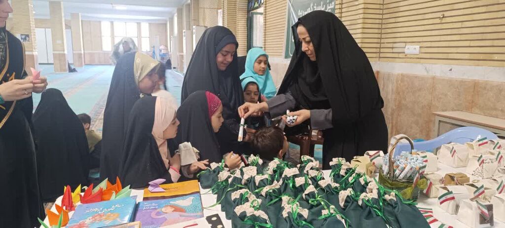 میز خدمت کانون پرورش فکری در نمازجمعه ارومیه