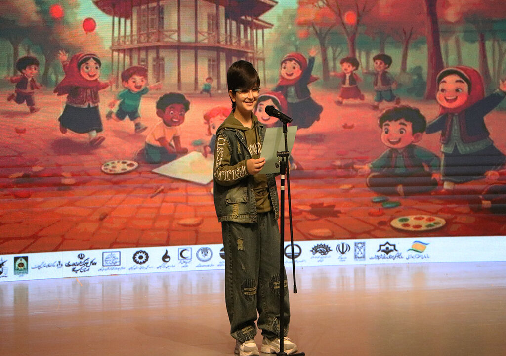 .
شور و نشاط در پایتخت باران/ جشن پایانی  هفته ملی کودک در رشت برگزارشد