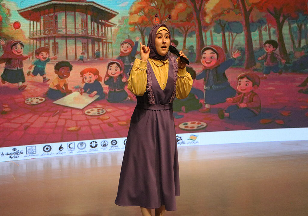 .
شور و نشاط در پایتخت باران/ جشن پایانی  هفته ملی کودک در رشت برگزارشد